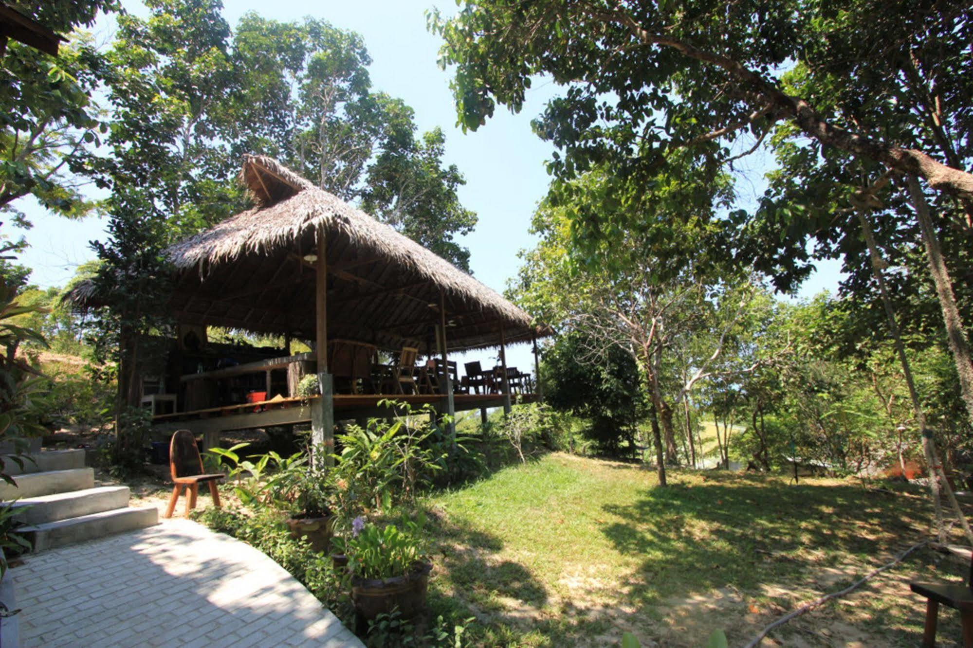 Chomjan Resort Koh Phayam Bagian luar foto